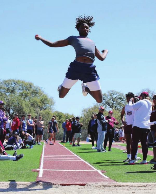 Lady Texans win home track meet